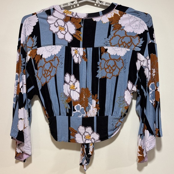 Free People That's A Wrap Tie Front Top Blue Black Combo Women's Size Medium - Picture 7 of 7